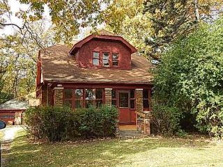 5075 35th St, Milwaukee, WI 53221-3114