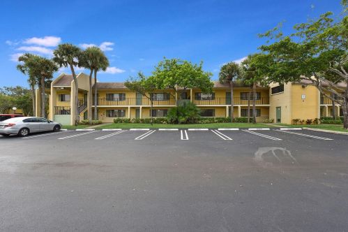 504 Meadows Cir, Boynton Beach FL 33436-8931 exterior