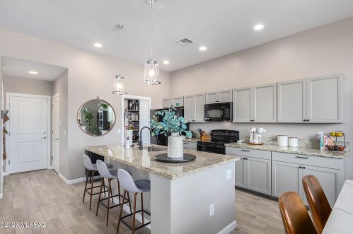 8772 Perry Park Cir, Tucson AZ 85730-1302 exterior