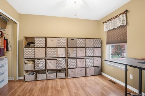 823 Cyn Crk Dr, Holly MI 48442-1560 exterior