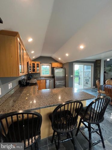 272 Old Middletown Rd, Media PA 19063-4832 exterior