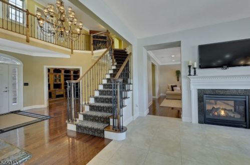 32 Witte Pl, Town Center, NJ 07052-6618