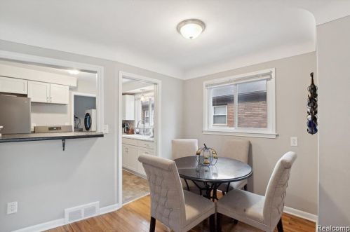 4697 Pelham St, Dearborn Heights MI  48125-3124 exterior