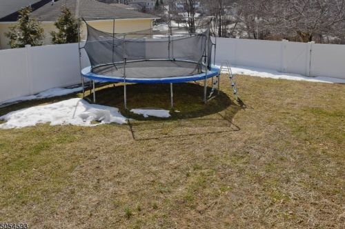 12 Edgewood Dr, Rockaway NJ 07866-1638 exterior