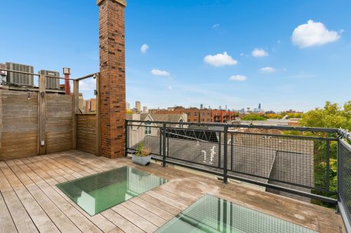 1021 Barry Ave, Chicago IL  60657-4309 exterior