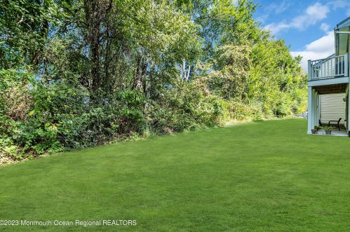 80 Poplar Pl, East Freehold NJ 07728-4173 exterior