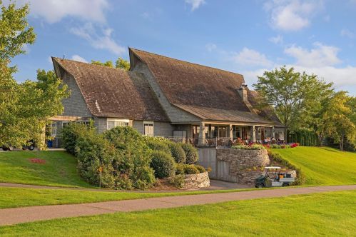 1676 Isabella Pkwy, Chaska MN 55318-3214 exterior