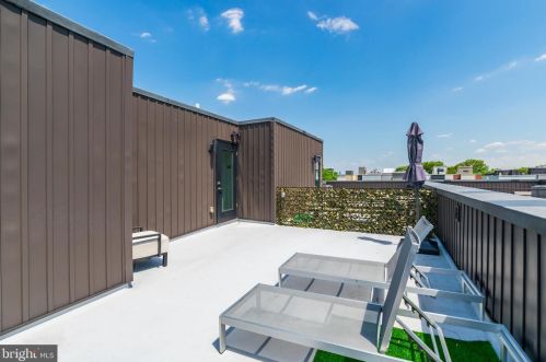 751 20th St, Philadelphia PA 19130-2003 exterior