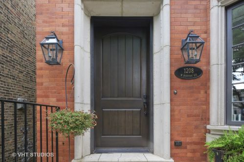 1208 Newport Ave, Chicago IL  60657-1422 exterior