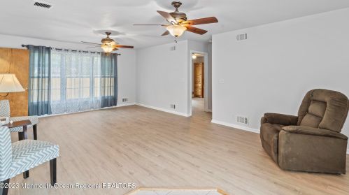 37 Chain Blvd, Berkeley Township NJ 08721-1925 exterior