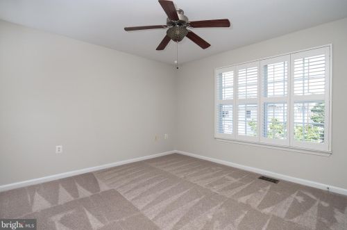 13104 Marcey Crk Rd, Herndon VA 20171-4800 exterior