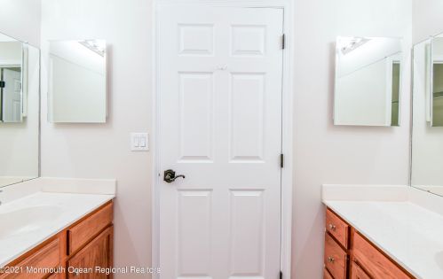 5 Markus Ct, Jackson Twp NJ  08527-2886 exterior