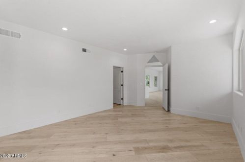 1825 Cinnabar Ave, Phoenix AZ  85020-1916 exterior