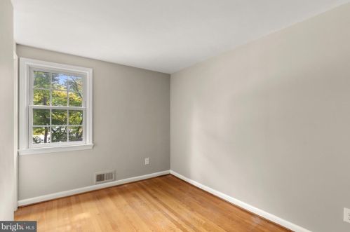 1423 Crestridge Dr, Silver Spring MD 20910-1535 exterior