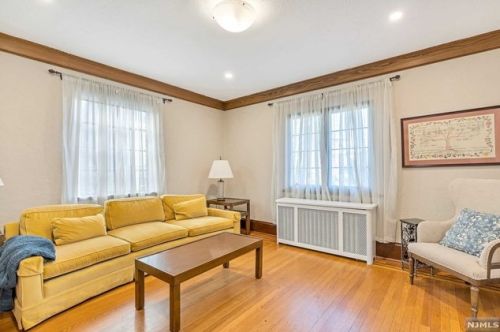 320 Demott Ave, Teaneck, NJ 07666-3128