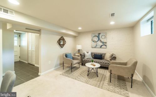 205 Commonwealth Ave, Alexandria VA 22305-2829 exterior