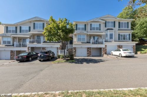 1006 Robin Ct, Green Brook NJ 08812-1737 exterior