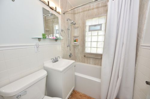 515 68, Milwaukee WI 53213-3955 exterior