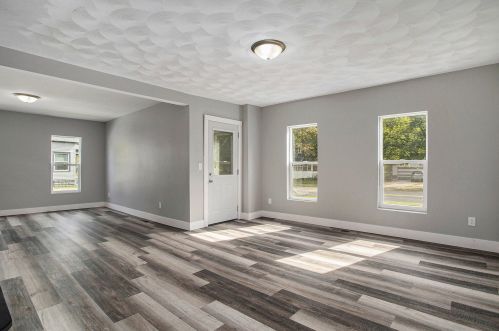 324 Michigan Ave, Three Rivers MI 49093-1124 exterior