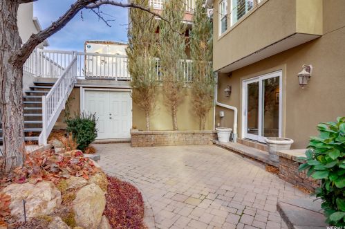 8616 Cima Dr, Sandy UT 84093-7060 exterior