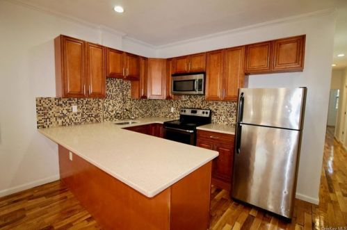 2029 Daly Ave, Bronx NY 10460-2834 exterior