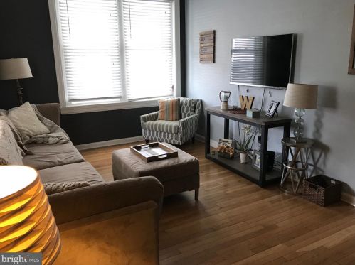 113 Walnut Ave, Ardmore PA 19003-2104 exterior