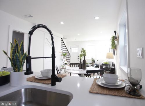 46 58th St, Washington, DC 20019-6542