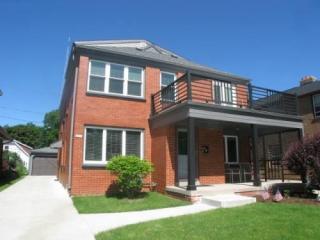 4039 Newhall St, Milwaukee, WI 53211-1939