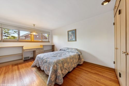 333 Sturges Pkwy, Elmhurst IL 60126-3339 exterior