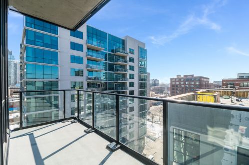 111 Peoria St, Chicago IL  60607 exterior