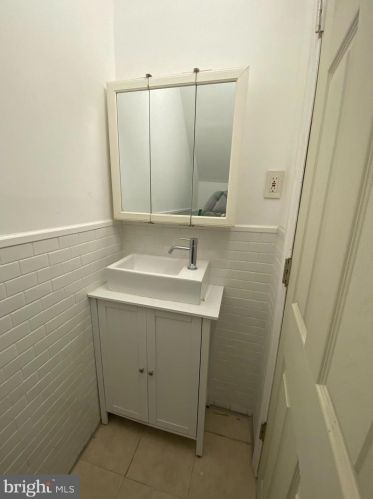 1924 4 St, Philadelphia PA 19122-2206 exterior