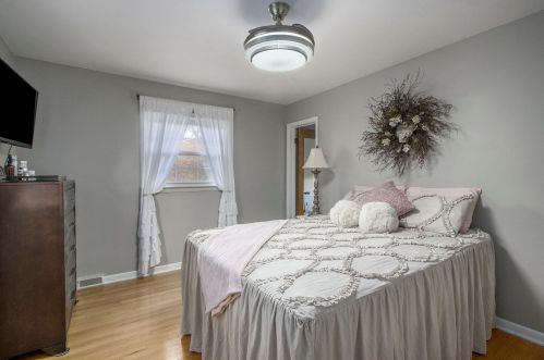 223 Barberry Ave, Kalamazoo MI 49002-6205 exterior