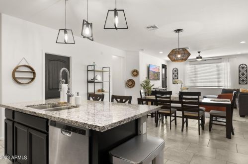 2837 Apollo Rd, Phoenix AZ  85041-5339 exterior