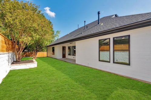 302 Edgewood Dr, Montgomery TX exterior