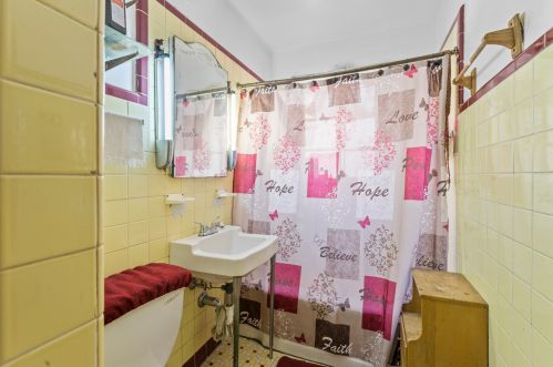 7733 Hamilton Ave, Chicago IL 60618-3917 exterior