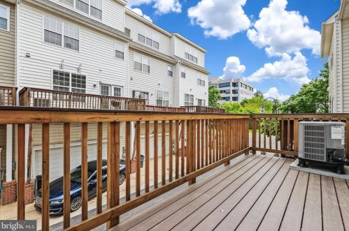 3805 Eisenhower Ave, Alexandria VA 22304-6427 exterior