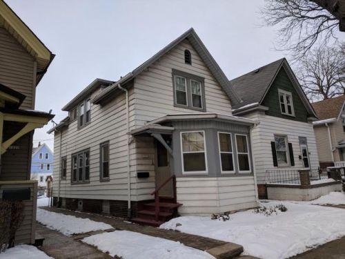 1221 22 St, Milwaukee WI  53205-2407 exterior