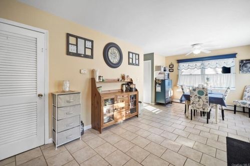 4 Grn Ave, Valley Cottage NY 10989-1807 exterior