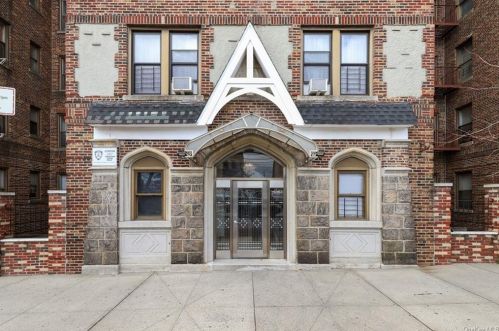 2922 Barnes Ave, Bronx NY  10467-8519 exterior