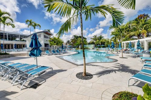 22 Hampshire Ln, Boynton Beach FL 33436-7414 exterior