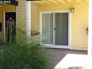 3561 Troy St, Portland, OR 97219-1673