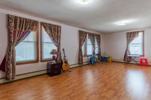 402 Cumberland Hill Rd, Woonsocket RI 02895-4820 exterior