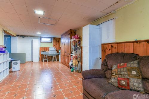 43 Park Ave, Avenel NJ 07001-1456 exterior