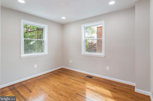 4607 Capitol St, Washington DC 20003-1622 exterior