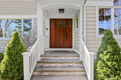 42 Kings Hwy, Westport CT  06880-4710 exterior