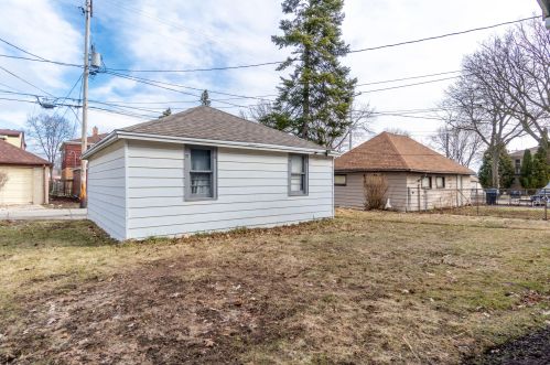 4408 Melvina St, Milwaukee WI 53216-2435 exterior