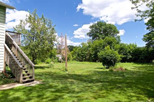 28 Harriet St, Norwalk CT 06851-3625 exterior