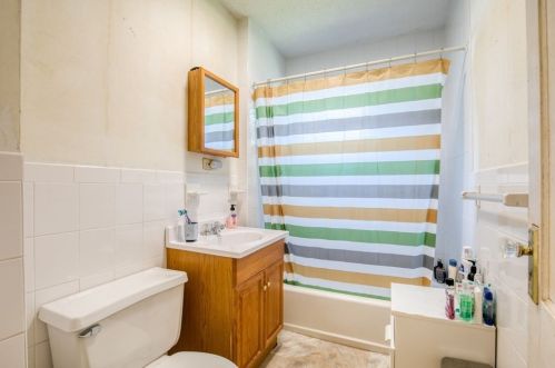 28 Merrimac Ave, Springfield MA  01104-2718 exterior