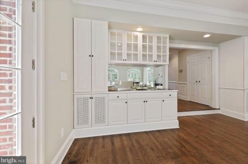 10028 Avenel Farm Dr, Rockville MD  20854-5412 exterior