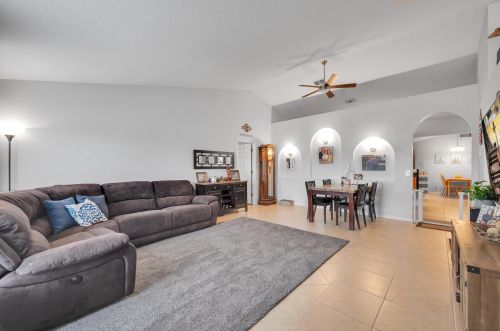 211 Kestor Dr, Fort Pierce FL 34953-5426 exterior